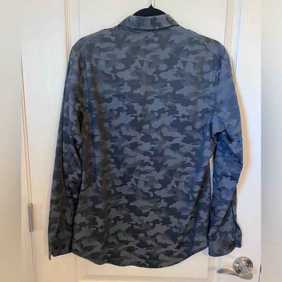 Lululemon Down to the Wire Men’s Camo Longsleeve Button-Up - Picture 8 of 9